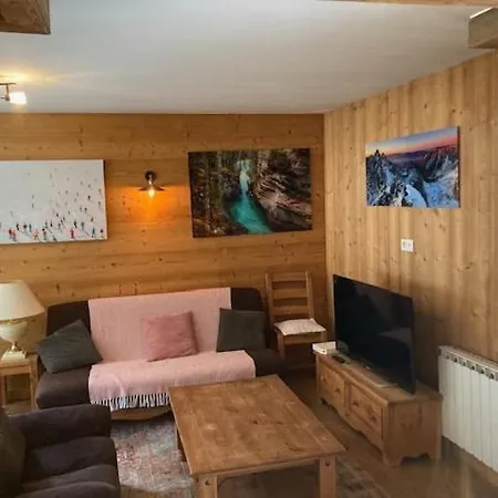 Spacious 2 Bedroom With Terrace דירה *